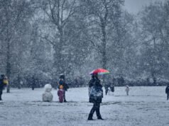 Mapy śniegu w Wielkiej Brytanii zmieniają kolor na lodowaty błękit, gdy w Wielką Brytanię nawiedzają zamieci o temperaturze -4 stopni Celsjusza | Pogoda | Aktualności