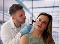 Objawy ucha związane z menopauzą, o których „prawie nikt nie wspomina”