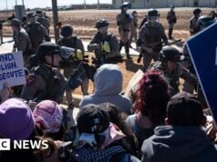 Protestujący i prawodawcy zbierają się przed ośrodkiem w Teksasie, w którym przetrzymywane jest dziecko z Minneapolis