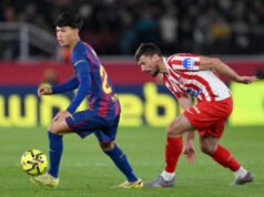 PSG pozyskuje pomocnika Dro Fernandeza z Barcelony