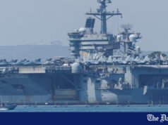 Urzędnicy twierdzą, że amerykański lotniskowiec wkracza na Bliski Wschód