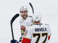 Journeyman Bjornfot ma swój pierwszy mecz, w którym rzuca 2 gole, Panthers zdobywają 4 gole na 3. miejscu, pokonując Blackhawks 5:1