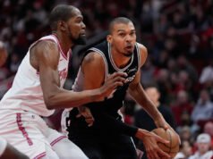 Wembanyama zdobywa 28 punktów i prowadzi Spurs nad Rockets 111-99
