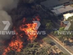 Pożar buszu w Ellenbrook: Życie i domy zagrożone w wyniku niekontrolowanego pożaru na północ od Perth