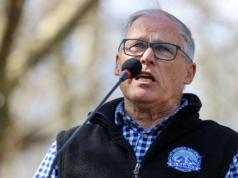 Gubernator Jay Inslee żąda, aby Kongres zakazał ICE wstępu do lokali wyborczych w całym kraju