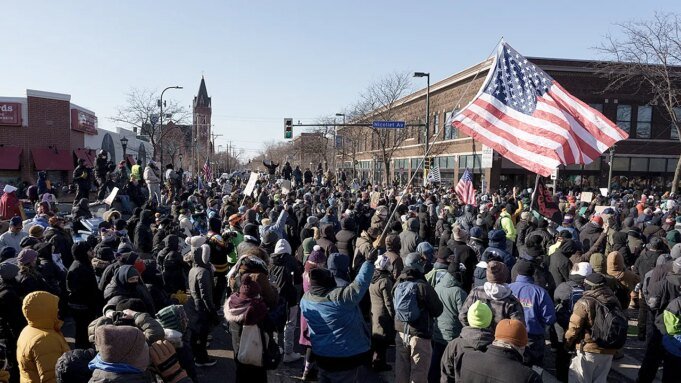 protesters-crowd-minnesota-federal-agents.jpg