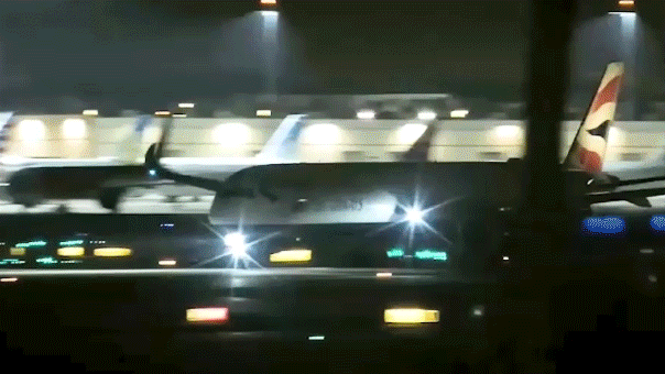 wheel-falls-off-plane-during-takeoff.gif
