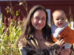 Nastolatek z Illinois aresztowany za rzekome zadźganie ciężarnej matki na śmierć i podpalenie domu