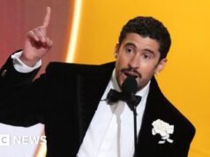 Bad Bunny przechodzi do historii nagrody Grammy, gdy gwiazdy protestują przeciwko ICE