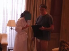 Były ambasador USA Peter Mandelson na zdjęciu w aktach Epsteina stojący w majtkach w domu finansisty-pedofila