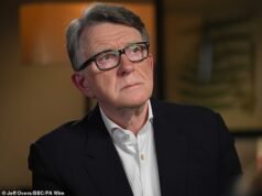 Lord Mandelson ostrzegł, że musi „rozliczyć się” z powiązań z Epsteinem w związku z twierdzeniami, że otrzymał 75 000 dolarów… na zdjęciu zawstydzony kolega w spodniach, a przyjaciel mówi, że to „koniec” jego kariery