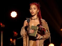 FKA Twigs składa emocjonalny hołd ukochanemu chłopakowi Jordanowi Hemingwayowi, zdobywając swoją pierwszą w historii nagrodę Grammy po tym, jak zwrócił na siebie uwagę na czerwonym dywanie