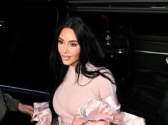 Kim Kardashian promienieje, przybywając z Lewisem Hamiltonem do Paryża na imprezę NikeSKIMS po weekendzie w Cotswolds pośród ich „sekretnego romansu”
