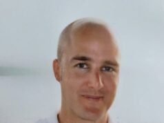 Dziewczyna, 16 lat, która krzyknęła: „Bierzcie go!” ponieważ mężczyzna „zwabiony na plażę, by się z nią spotkać, został zabity kamieniami i butelką”, nie będzie składał zeznań w procesie o morderstwo