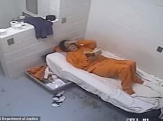 Ghislaine Maxwell widziana w swojej CELI WIĘZIENNEJ na zdumiewającym nowym materiale filmowym Epsteina