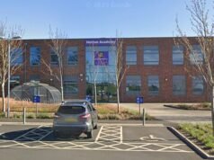 Mięso i dwa warzywa? Nauczyciel matematyki, którego przyłapano, jak spacerował nago nad rzeką, twierdził, że jest naturystą dostarczającym jedzenie