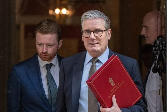 DAN HODGES: Ludzka tarcza premiera zniknęła. Ministrowie mówią mi, że to tylko kwestia czasu, zanim Starmer też odejdzie