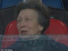 „Pokorna” reakcja księżniczki Anny na wiwatowanie na meczu rugby: czytnik z ruchu warg ujawnia, co powiedziała „ktoś z klasą”, gdy zdała sobie sprawę, że fani ją wołają