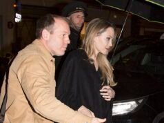 Angelina Jolie jest niezwykle szykowna w Paryżu po tym, jak rzadko komentowała swoje blizny po podwójnej mastektomii