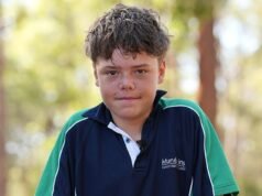 Posłuchaj niezwykłego wezwania nastolatka-bohatera, który przepłynął cztery kilometry, by wezwać pomoc dla mamy i rodzeństwa, którzy utknęli na morzu