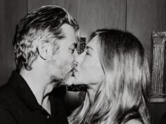 Jennifer Aniston całuje chłopaka, „guru miłości”, Jima Curtisa, w intymnym ujęciu z okazji swoich 57. urodzin