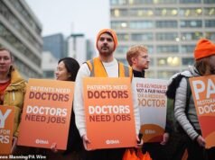 Ponad 1,4 miliona pracowników NHS otrzyma 3,3% podwyżkę po bojowym strajku, który sparaliżował szpitale