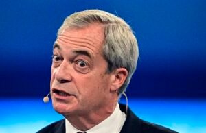 Nigel Farage mówi, że Sir Jim Ratcliffe „miał rację”, mówiąc, że migranci „skolonizowali” Wielką Brytanię po tym, jak właściciel Man United przeprosił za „obrażenie niektórych osób” swoimi komentarzami