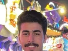 Moment, w którym nieznajomy podchodzi do saudyjskiego studenta na ulicy, po czym dźga go w szyję, zostaje doprowadzony do sądu