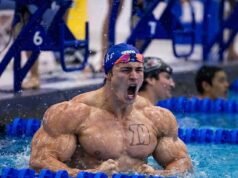 Zespół pływacki Duke wywołuje zamieszanie w mediach społecznościowych nowymi zdjęciami nadzianych sportowców… ale czy wszystko jest takie, jak się wydaje?