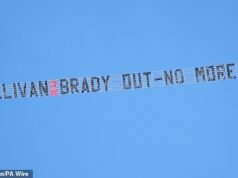 Wściekli kibice West Ham protestują przeciwko własności samolotu podczas transmisji na żywo z meczu Pucharu Anglii