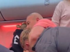 Nowa perspektywa pokazuje moment, w którym wybuchła chaotyczna bójka na pokładzie samolotu z Turcji do Manchesteru, która trafiła na pierwsze strony gazet na całym świecie