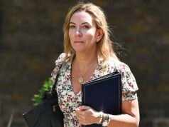 „Królowa przebudzenia” Whitehall: Personelowi pod przywództwem nowego szefa służby cywilnej Keira Starmera „kazano dołączyć do klubu książki niezgodnego z płcią”