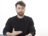 Daniel Radcliffe błaga fanów Harry’ego Pottera, aby nie wywierali presji na dziecięcych aktorów w nowych serialach telewizyjnych, dokonując porównań z oryginalną obsadą, i mówi: „Nie chcę być dziwnym widmem w ich życiu”
