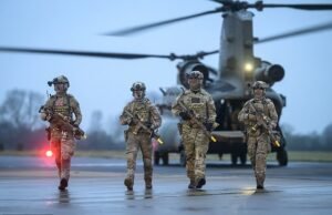 Szefowie obrony ostrzegają premiera, że Wielka Brytania stoi w obliczu „momentu 1936 r.”: Szefowie wojska i szpiegów żądają podwojenia wydatków Partii Pracy ze strasznym ostrzeżeniem, że siły brytyjskie są „wydrążane i nieprzygotowane do wojny”