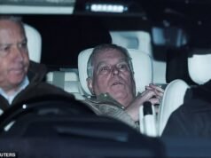 Wymizerowany, zawstydzony i udręczony Andrew zostaje zwolniony z policyjnego aresztu 11 godzin po tym, jak jego aresztowanie pogrążyło współczesną monarchię w najpoważniejszym niebezpieczeństwie