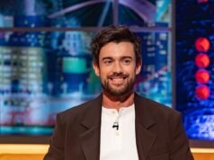 Jack Whitehall wyjawia szczegóły swojego ślubu z Roxy Horner i żartuje, że spotkanie ich rodzin będzie starciem „w kamizelkach, bez podbródków i bezczelnych kutasów”