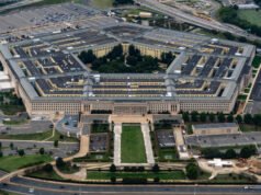 Wojsko amerykańskie wchodzi na pokład innego tankowca na Oceanie Indyjskim, śledzonego z Karaibów