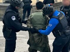 Uzbrojony 18-latek w kamizelce kuloodpornej aresztowany na schodach Kapitolu