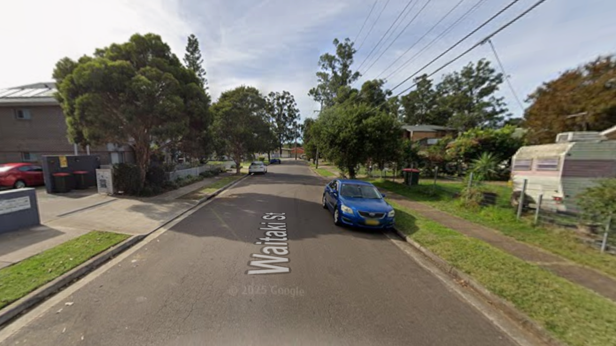 Jedna osoba zginęła, a drugi został ranny w wyniku bezczelnego pchnięcia nożem w biały dzień w Lethbridge Park w północno-zachodniej części Sydney