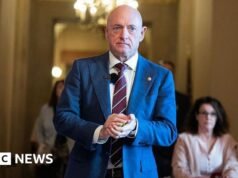 Sędzia uniemożliwia armii amerykańskiej zdegradowanie Marka Kelly’ego z powodu nagrania wideo zawierającego „nielegalne rozkazy”.