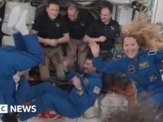 Załoga w chwili dokowania na Międzynarodowej Stacji Kosmicznej