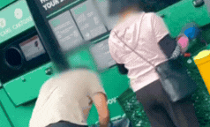 Społeczne oburzenie po tym, jak para z Brisbane rzekomo wrzucała śmieci z fast foodów do maszyny Containers for Change w celu uzyskania zwrotu pieniędzy