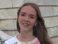 Zwyciężczyni konkursu Kayleigh Bush rozdziera Miss America po odebraniu korony