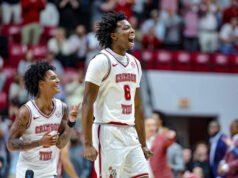 49 punktów Dariusa Acuffa Jr. to za mało, ponieważ Alabama przeżywa thriller 2 dogrywki nad Arkansas po nieudanym wsadzie