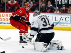 Bramka Aho w dogrywce zapewniła drużynie Hurricanes zwycięstwo 3:2 nad Kings