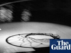 Trener koszykówki Tuskegee „złamał zasady” po tym, jak na koniec meczu został zakuty w kajdanki przez policję | Koszykówka uczelniana