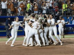 Texas Softball pochwalił się pierścieniami Mistrzostw Krajowych i szczególnym wyróżnieniem