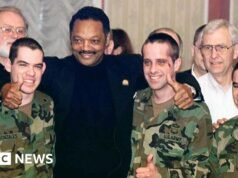 „Zrobił to dla nas”: żołnierz amerykański wspomina wysiłki Jessego Jacksona, by uwolnić jego i dwóch innych jeńców wojennych