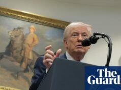 Trump podwaja rasistowskie wideo, mówiąc, że żaden pracownik nie został ukarany | Donalda Trumpa