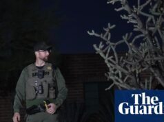 FBI publikuje zdjęcia z kamer przy drzwiach przedstawiające „uzbrojoną osobę” w sprawie Nancy Guthrie | Arizona